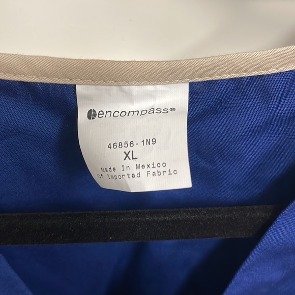 Encompass unisex scrub top size XL. NWOT - Picture 2 of 3